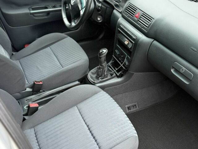 Серый Шкода Октавия, объемом двигателя 1.6 л и пробегом 218 тыс. км за 4400 $, фото 7 на Automoto.ua