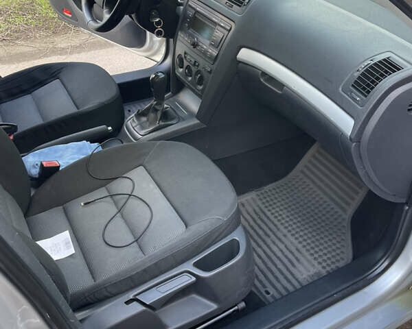 Серый Шкода Октавия, объемом двигателя 1.6 л и пробегом 253 тыс. км за 4700 $, фото 12 на Automoto.ua