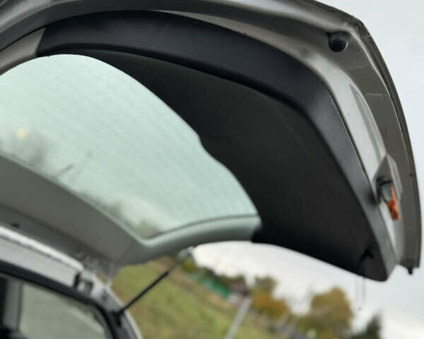 Сірий Шкода Октавія, об'ємом двигуна 1.6 л та пробігом 210 тис. км за 4399 $, фото 42 на Automoto.ua