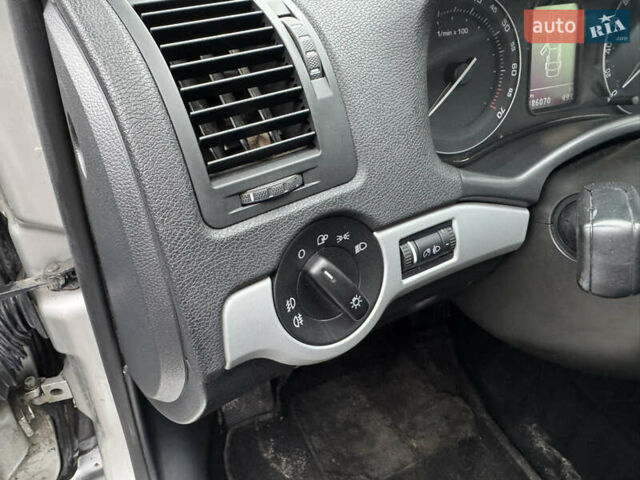 Серый Шкода Октавия, объемом двигателя 1.6 л и пробегом 185 тыс. км за 5750 $, фото 25 на Automoto.ua