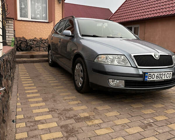 Серый Шкода Октавия, объемом двигателя 1.6 л и пробегом 220 тыс. км за 5350 $, фото 1 на Automoto.ua