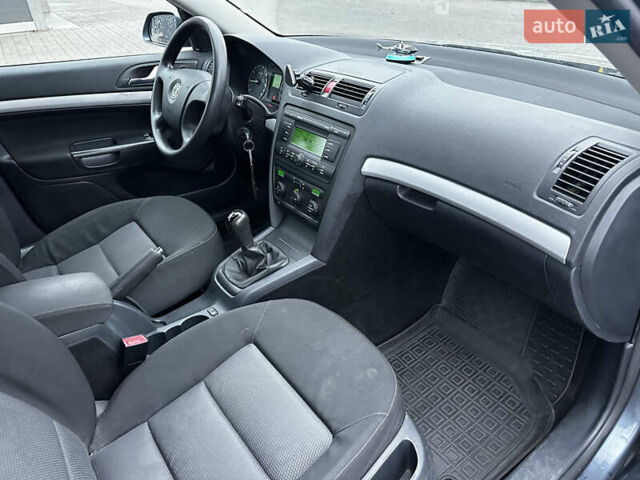 Серый Шкода Октавия, объемом двигателя 1.6 л и пробегом 260 тыс. км за 6555 $, фото 18 на Automoto.ua