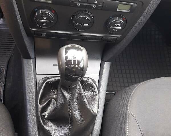 Серый Шкода Октавия, объемом двигателя 1.6 л и пробегом 220 тыс. км за 6400 $, фото 99 на Automoto.ua