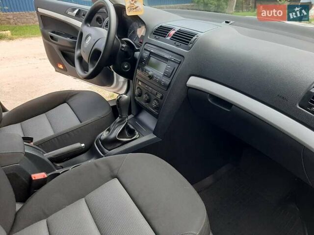 Серый Шкода Октавия, объемом двигателя 1.6 л и пробегом 220 тыс. км за 6400 $, фото 74 на Automoto.ua