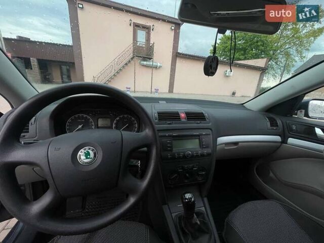 Серый Шкода Октавия, объемом двигателя 1.6 л и пробегом 228 тыс. км за 6250 $, фото 6 на Automoto.ua