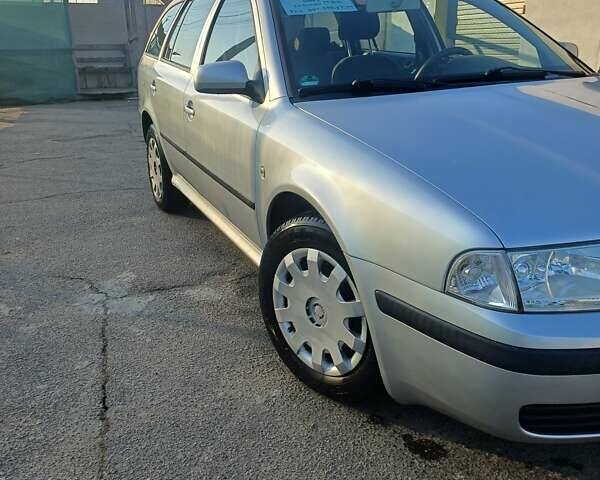 Серый Шкода Октавия, объемом двигателя 1.6 л и пробегом 199 тыс. км за 6150 $, фото 3 на Automoto.ua