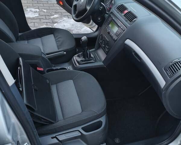 Серый Шкода Октавия, объемом двигателя 1.6 л и пробегом 196 тыс. км за 5950 $, фото 11 на Automoto.ua