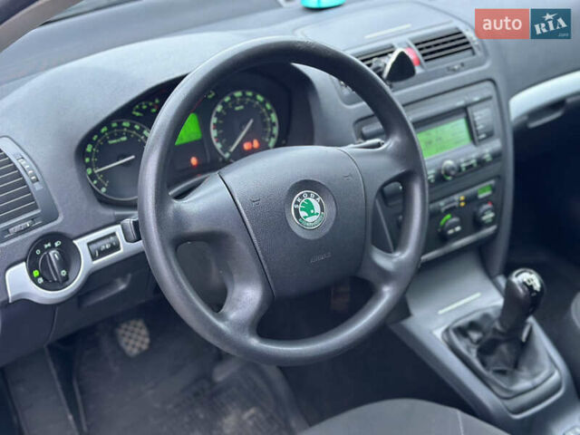 Серый Шкода Октавия, объемом двигателя 1.6 л и пробегом 260 тыс. км за 6555 $, фото 9 на Automoto.ua