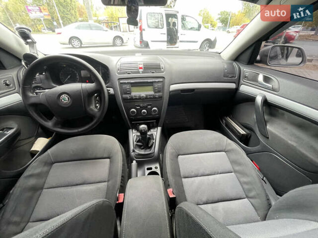 Серый Шкода Октавия, объемом двигателя 1.6 л и пробегом 305 тыс. км за 5200 $, фото 6 на Automoto.ua