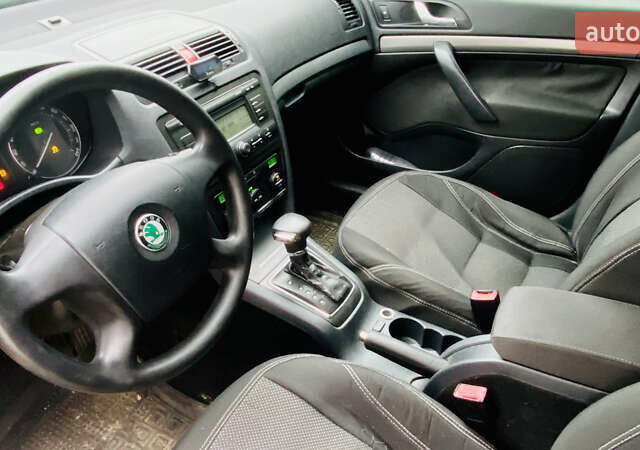 Серый Шкода Октавия, объемом двигателя 1.6 л и пробегом 243 тыс. км за 6500 $, фото 2 на Automoto.ua