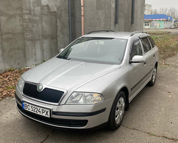 Серый Шкода Октавия, объемом двигателя 1.6 л и пробегом 201 тыс. км за 6000 $, фото 2 на Automoto.ua