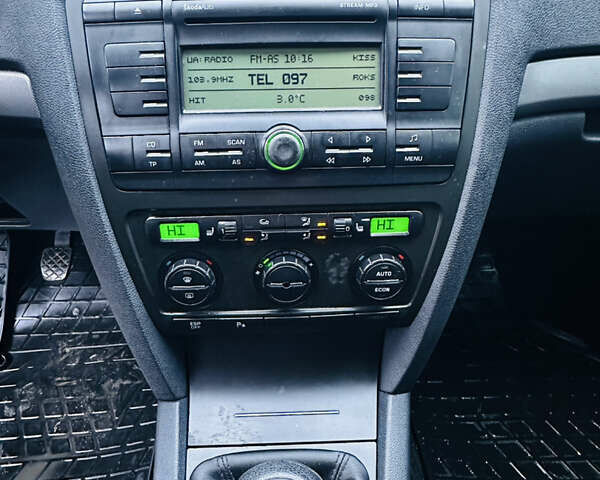 Серый Шкода Октавия, объемом двигателя 2 л и пробегом 319 тыс. км за 5900 $, фото 11 на Automoto.ua