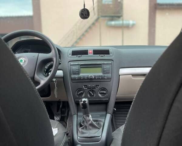 Серый Шкода Октавия, объемом двигателя 1.6 л и пробегом 228 тыс. км за 6250 $, фото 10 на Automoto.ua