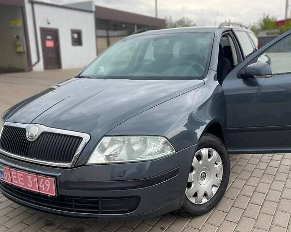 Серый Шкода Октавия, объемом двигателя 1.6 л и пробегом 228 тыс. км за 6250 $, фото 2 на Automoto.ua