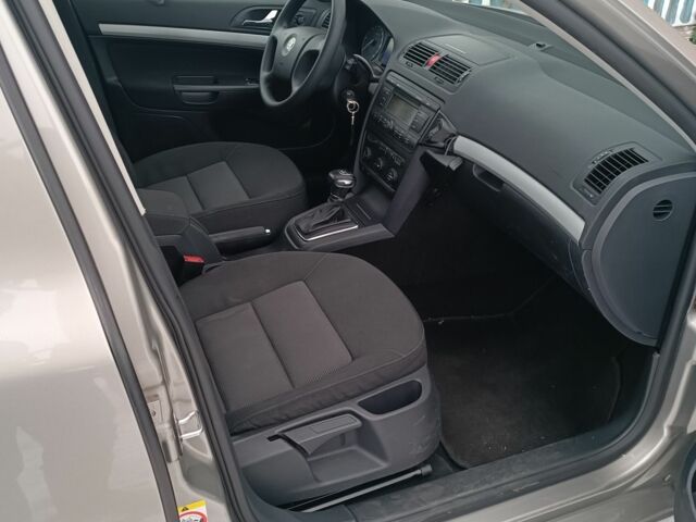 Серый Шкода Октавия, объемом двигателя 0 л и пробегом 236 тыс. км за 7050 $, фото 6 на Automoto.ua