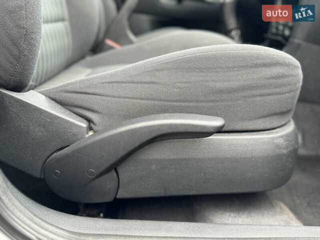 Серый Шкода Октавия, объемом двигателя 1.6 л и пробегом 210 тыс. км за 4599 $, фото 57 на Automoto.ua