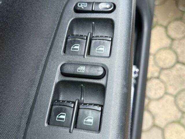 Серый Шкода Октавия, объемом двигателя 1.6 л и пробегом 218 тыс. км за 4400 $, фото 5 на Automoto.ua