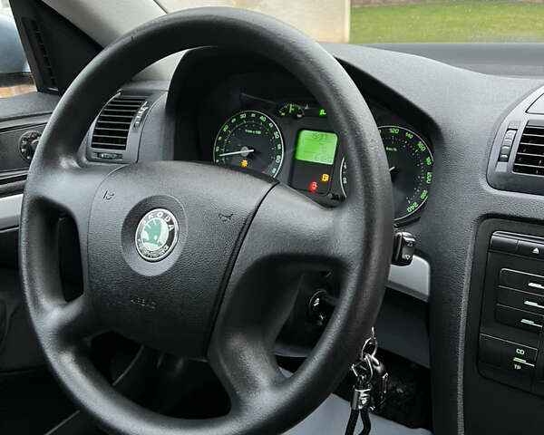 Серый Шкода Октавия, объемом двигателя 1.6 л и пробегом 217 тыс. км за 5700 $, фото 70 на Automoto.ua