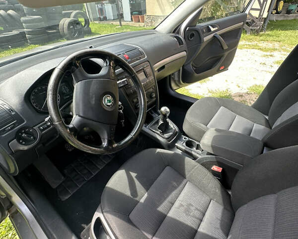 Сірий Шкода Октавія, об'ємом двигуна 2 л та пробігом 211 тис. км за 5100 $, фото 7 на Automoto.ua
