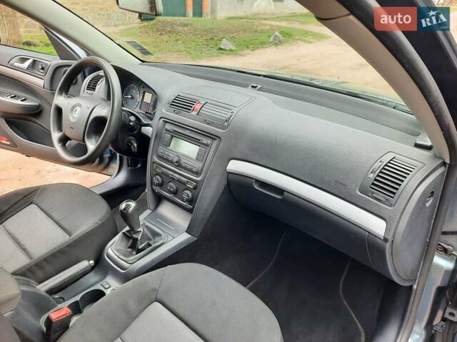 Серый Шкода Октавия, объемом двигателя 1.6 л и пробегом 198 тыс. км за 5950 $, фото 56 на Automoto.ua