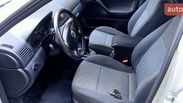 Серый Шкода Октавия, объемом двигателя 1.6 л и пробегом 212 тыс. км за 5700 $, фото 5 на Automoto.ua