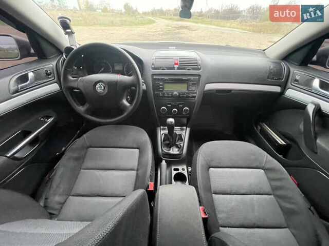 Серый Шкода Октавия, объемом двигателя 1.6 л и пробегом 305 тыс. км за 5200 $, фото 11 на Automoto.ua