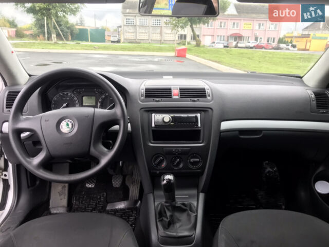 Серый Шкода Октавия, объемом двигателя 1.6 л и пробегом 312 тыс. км за 5900 $, фото 5 на Automoto.ua