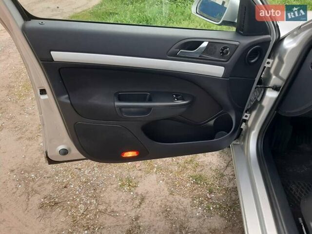 Серый Шкода Октавия, объемом двигателя 1.6 л и пробегом 220 тыс. км за 6200 $, фото 157 на Automoto.ua