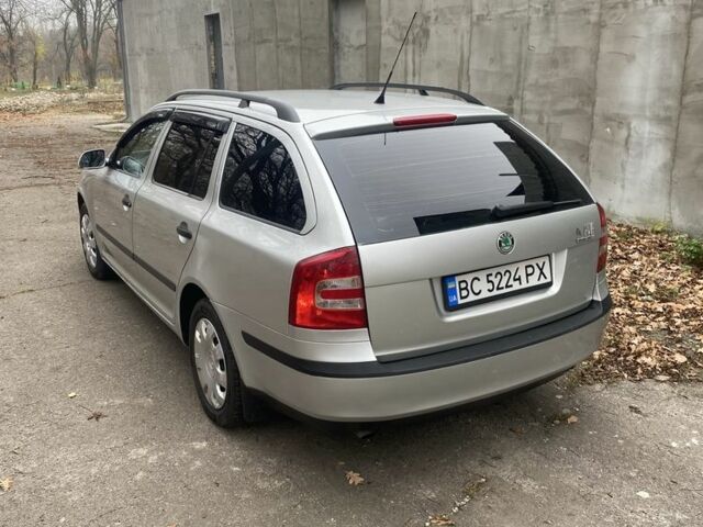 Серый Шкода Октавия, объемом двигателя 1.6 л и пробегом 201 тыс. км за 6000 $, фото 2 на Automoto.ua