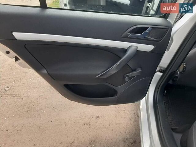 Серый Шкода Октавия, объемом двигателя 1.6 л и пробегом 220 тыс. км за 6200 $, фото 149 на Automoto.ua