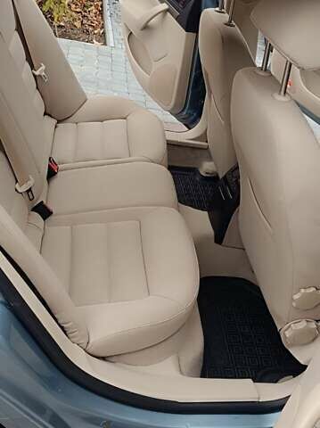 Серый Шкода Октавия, объемом двигателя 1.6 л и пробегом 311 тыс. км за 5600 $, фото 1 на Automoto.ua