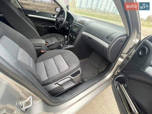 Серый Шкода Октавия, объемом двигателя 1.6 л и пробегом 305 тыс. км за 5200 $, фото 14 на Automoto.ua