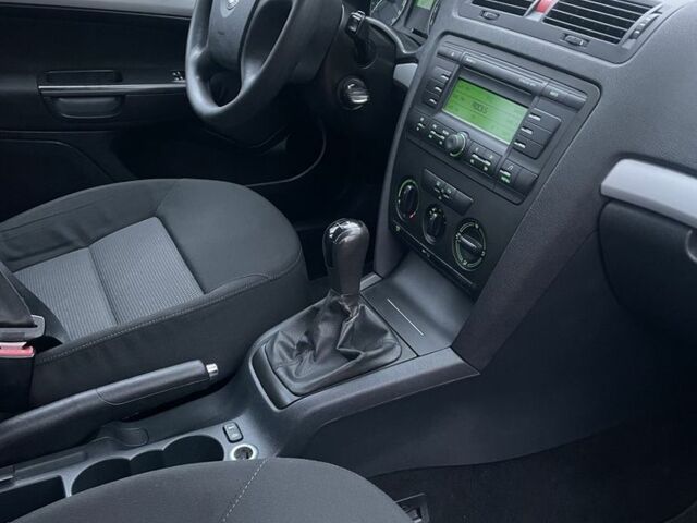 Серый Шкода Октавия, объемом двигателя 1.6 л и пробегом 188 тыс. км за 6700 $, фото 7 на Automoto.ua