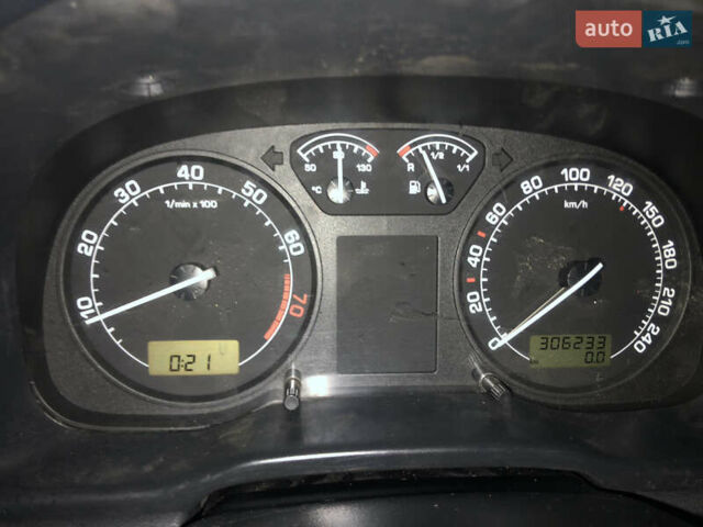 Серый Шкода Октавия, объемом двигателя 1.6 л и пробегом 306 тыс. км за 4599 $, фото 7 на Automoto.ua