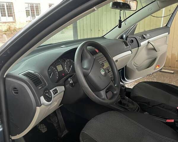 Серый Шкода Октавия, объемом двигателя 1.6 л и пробегом 228 тыс. км за 6250 $, фото 5 на Automoto.ua