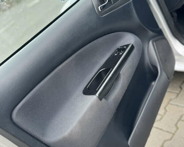 Сірий Шкода Октавія, об'ємом двигуна 1.6 л та пробігом 210 тис. км за 4399 $, фото 61 на Automoto.ua