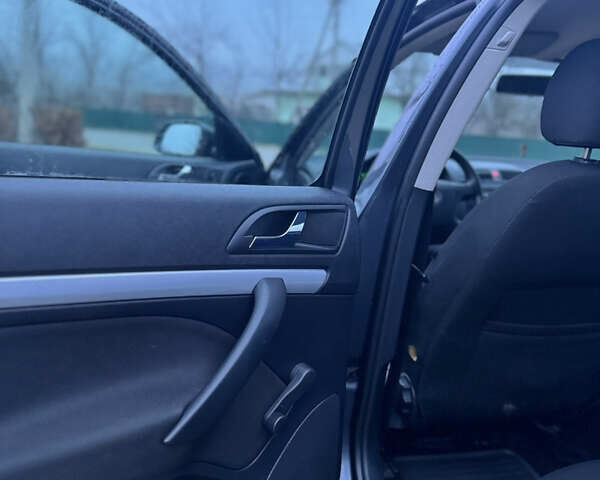 Серый Шкода Октавия, объемом двигателя 1.6 л и пробегом 270 тыс. км за 5750 $, фото 14 на Automoto.ua