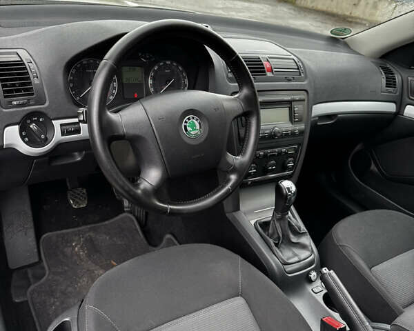 Серый Шкода Октавия, объемом двигателя 1.6 л и пробегом 230 тыс. км за 7500 $, фото 8 на Automoto.ua