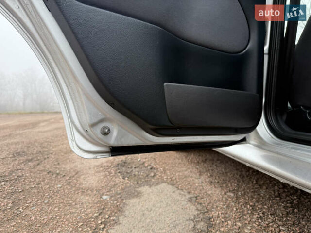 Серый Шкода Октавия, объемом двигателя 1.6 л и пробегом 310 тыс. км за 3850 $, фото 13 на Automoto.ua