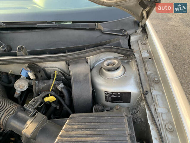 Серый Шкода Октавия, объемом двигателя 1.6 л и пробегом 375 тыс. км за 5500 $, фото 8 на Automoto.ua