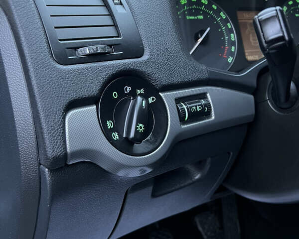 Сірий Шкода Октавія, об'ємом двигуна 1.6 л та пробігом 180 тис. км за 5999 $, фото 32 на Automoto.ua