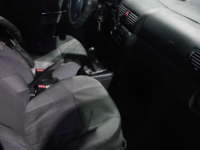 Серый Шкода Октавия, объемом двигателя 1.6 л и пробегом 165 тыс. км за 3300 $, фото 5 на Automoto.ua