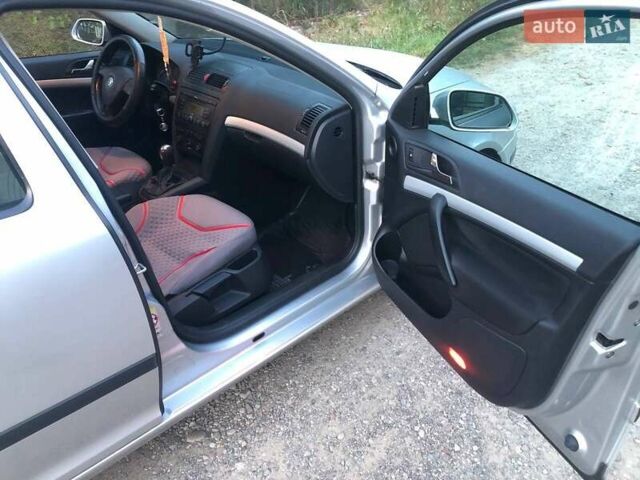 Сірий Шкода Октавія, об'ємом двигуна 1.8 л та пробігом 206 тис. км за 7100 $, фото 12 на Automoto.ua