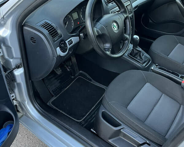 Сірий Шкода Октавія, об'ємом двигуна 0 л та пробігом 250 тис. км за 4999 $, фото 24 на Automoto.ua
