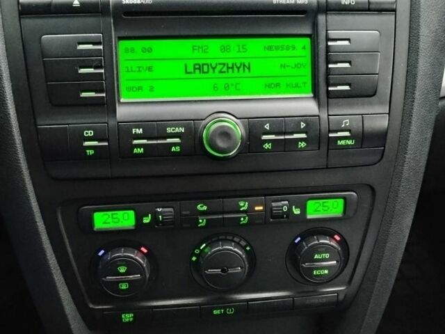 Серый Шкода Октавия, объемом двигателя 1.6 л и пробегом 240 тыс. км за 6500 $, фото 6 на Automoto.ua