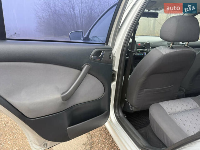 Серый Шкода Октавия, объемом двигателя 1.6 л и пробегом 310 тыс. км за 3850 $, фото 12 на Automoto.ua