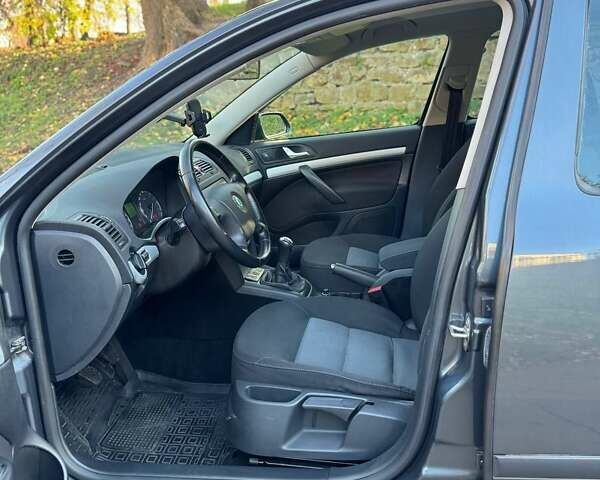 Серый Шкода Октавия, объемом двигателя 1.6 л и пробегом 227 тыс. км за 6000 $, фото 17 на Automoto.ua