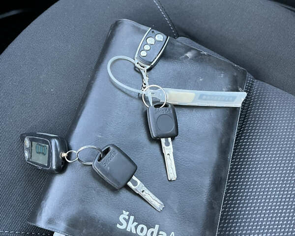 Сірий Шкода Октавія, об'ємом двигуна 0 л та пробігом 250 тис. км за 4999 $, фото 25 на Automoto.ua