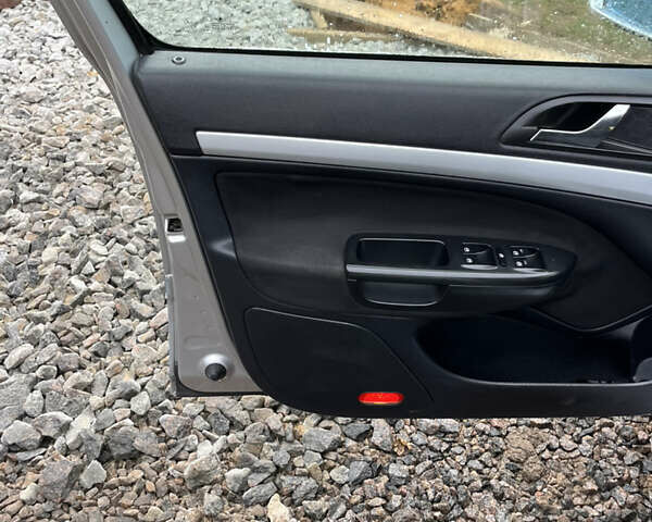 Сірий Шкода Октавія, об'ємом двигуна 0 л та пробігом 250 тис. км за 4999 $, фото 27 на Automoto.ua