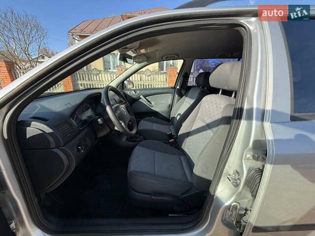 Серый Шкода Октавия, объемом двигателя 1.6 л и пробегом 310 тыс. км за 4350 $, фото 7 на Automoto.ua